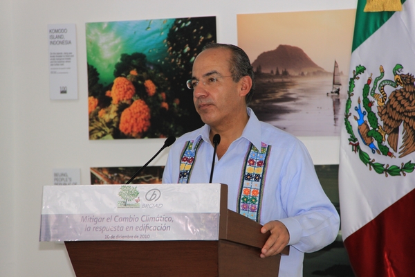 Calderon attends China Pavilion opening ceremony