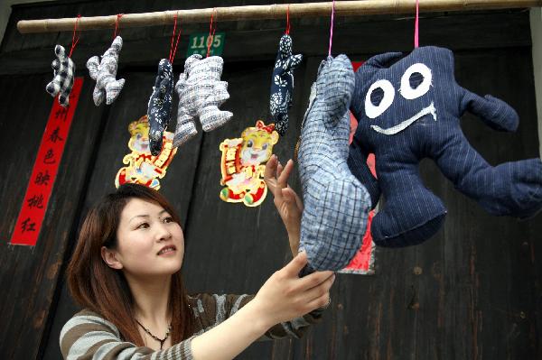 Shanghai families prepare gifts to welcome Expo