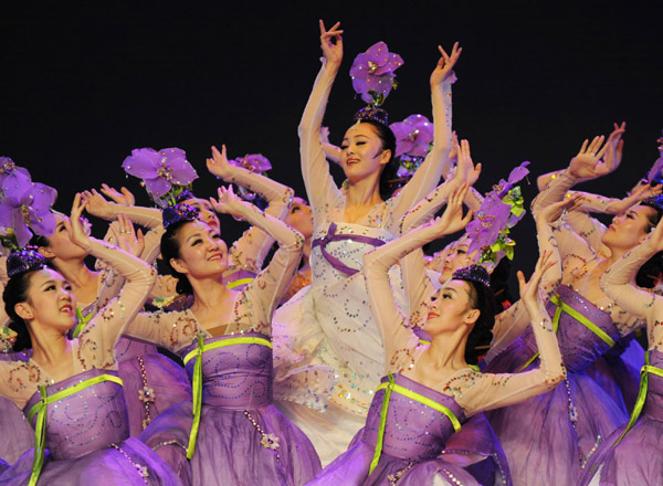 Folk dances mark end of Jilin Week 