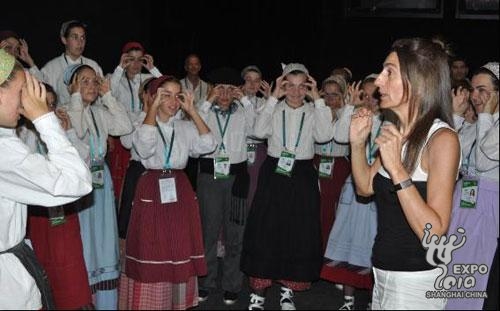 Children's chorus soothes nerves