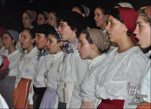 Children's chorus soothes nerves