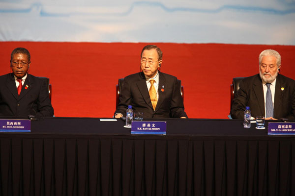 Ban Ki-moon attends Shanghai Expo Summit Forum