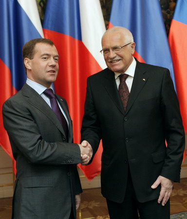 Obama and Medvedev set to sign disarmament treaty