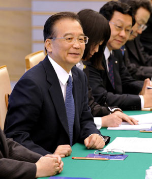 China, Japan to start formal talks on sea gas