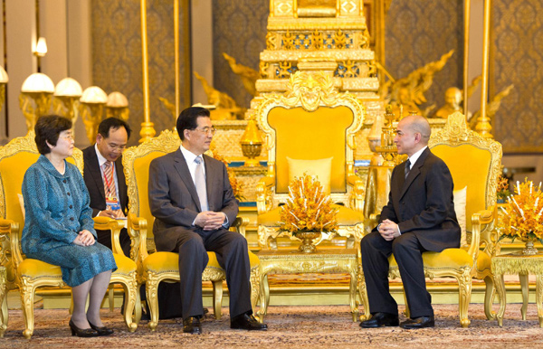 Hu, Cambodian king discuss all-around cooperation