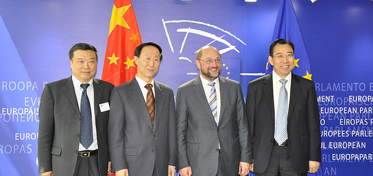 China backs Euro amid debt crisis