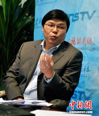 Yi Xianliang talks with netizens
