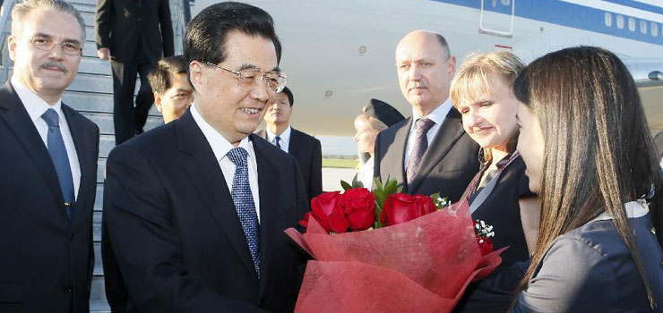 President Hu arrives for APEC forum in Vladivostok