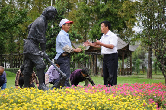 Delegate promises to serve the villagers