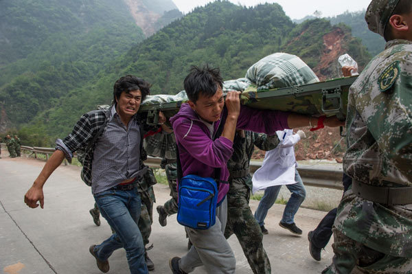 <FONT color=black>Live report: 7.0-magnitude quake hits SW China's Sichuan</FONT>