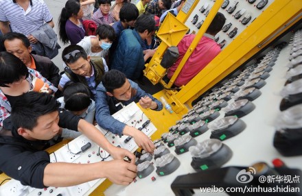 <FONT color=black>Live report: 7.0-magnitude quake hits SW China's Sichuan</FONT>