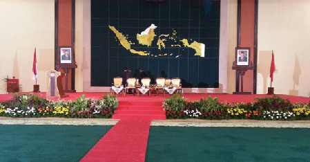 President Xi gives speech to Indonesia's parliament