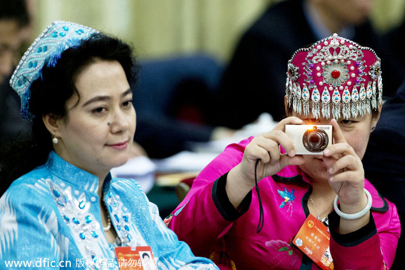 Xinjiang delegation draws attention