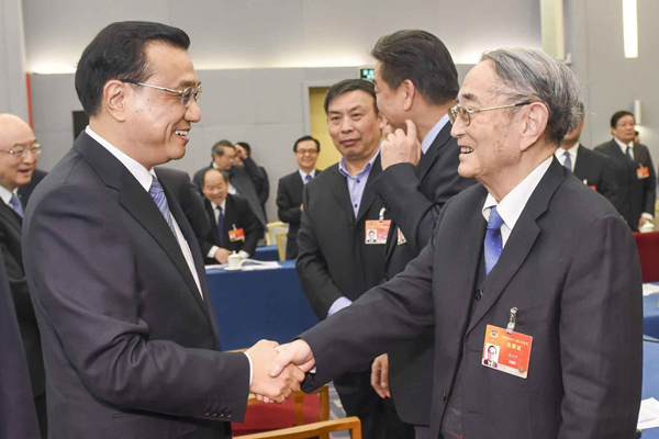 Li says growth will get push Premier and economy representatives meet