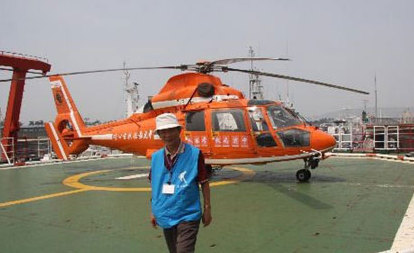 Copter crashes into Yangtze River, one missing