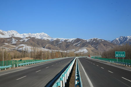 Xinjiang to invest heavily in rural highways