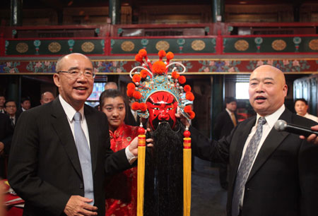 KMT Chairman visits mainland