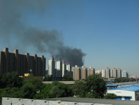 Downtown hotel on fire in Beijing