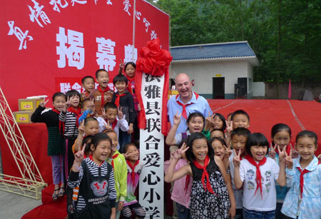 Quake-hit school reopens in Sichuan