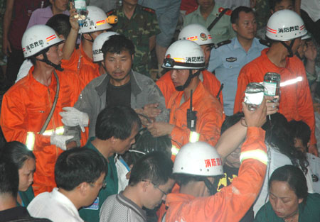 All 7 workers rescued from flooded gold mine