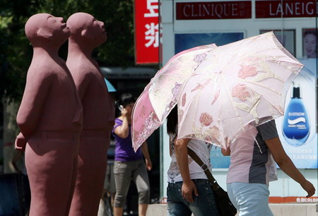 Scorching heatwave hits north China