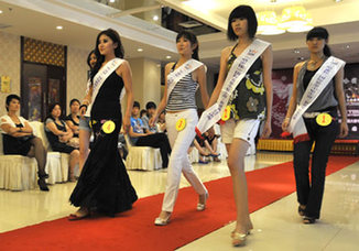 Beauty contest shakes off shadow of riot in Urumqi