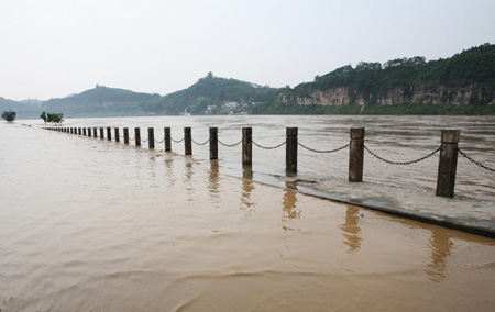 Rain pours new misery on Sichuan