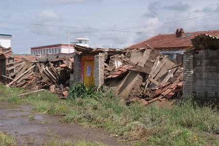 Heavy downpour kills 5 in Gansu