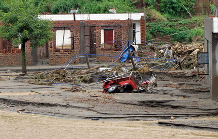 Flash floods kill 22 in SW China, 7 missing