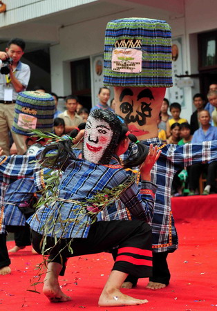 Traditional 'belly dance' in Guizhou
