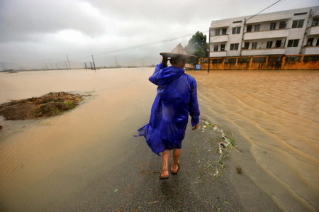 Typhoon Morakot lands in E. China