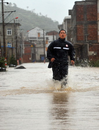 Typhoon Morakot lands in E. China