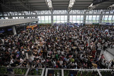Sichuan airport resumes operation after power outage