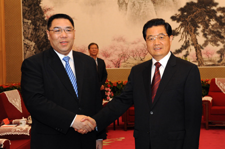 Hu congratulates Macao's new chief executive