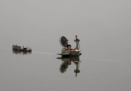 Amateur inventor's homemade submarine