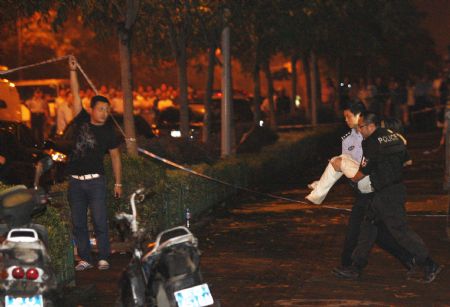 Shanghai police seize man holding girlfriend hostage