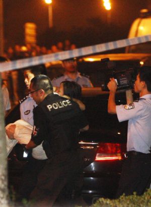 Shanghai police seize man holding girlfriend hostage