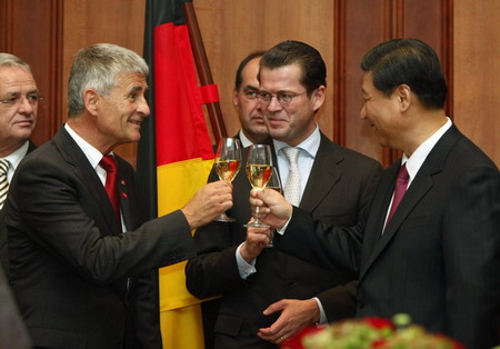 Xi holds talks with Merkel on China-Germany ties