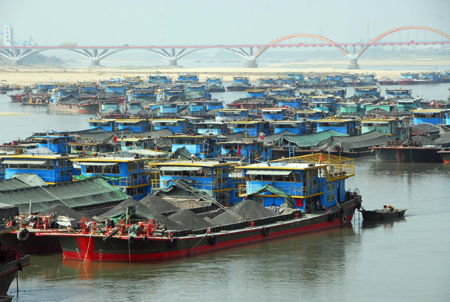 Drought leaves 250 ships stranded in south China