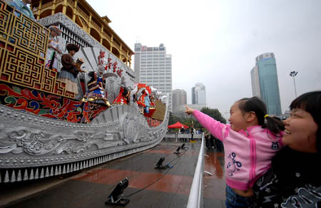 Guizhou Float on National Day parade back to local for visit