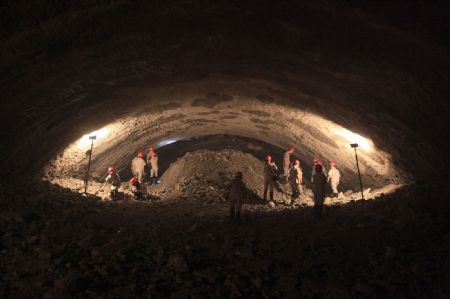 First undersea tunnel in Chinese mainland runs through