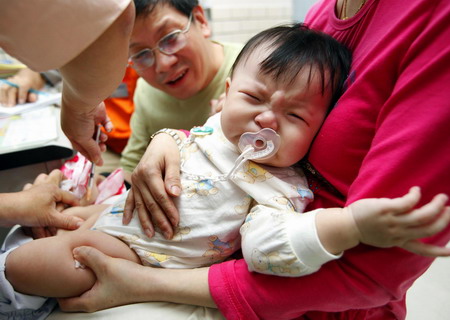 Infants inoculated H1N1 flu vaccines in Taiwan