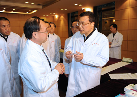V. Premier stresses safety in H1N1 flu inoculation
