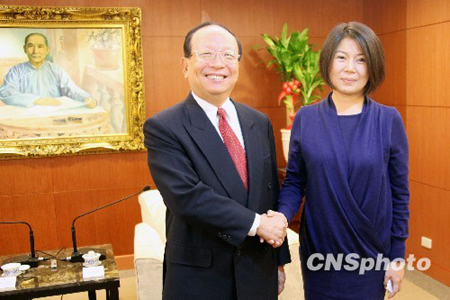 Relatives of Mao and Chiang meet in Taipei