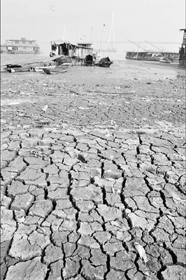 Shrinking major lake a victim of drought