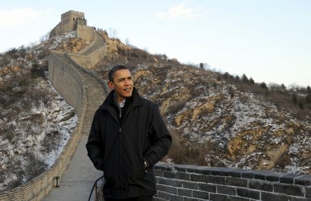 Obama tours Great Wall of China