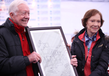 Ex-US President Carter helps build shelters in Sichuan