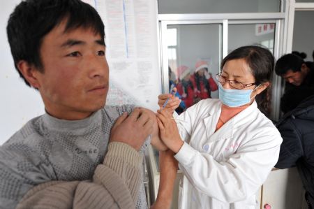Local primary school teachers receive H1N1 flu injection