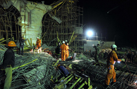 7 dead, 34 injured in SW China overpass collapse