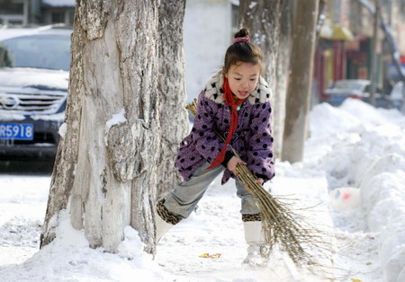 Xinjiang hit by worst snowstorm in 60 years